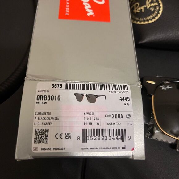 Ray-Ban RB3016 Clubmaster - Picture 2 of 3